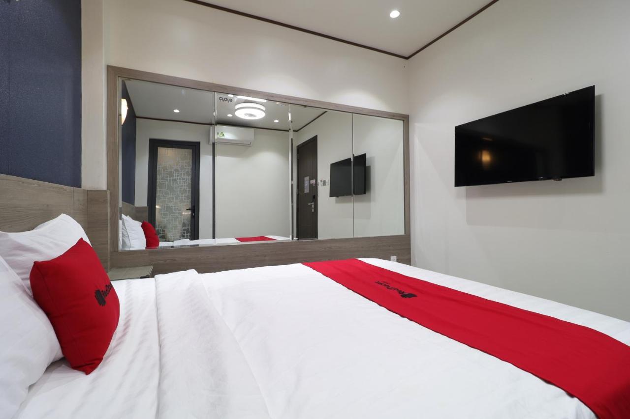 胡志明市 Reddoorz Plus & Cloud 9 Quang Trung酒店 外观 照片